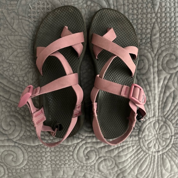 Chaco Z Cloud 2 toe loop. Size 8 Rose color. Only wore these a couple of times. - Picture 1 of 3